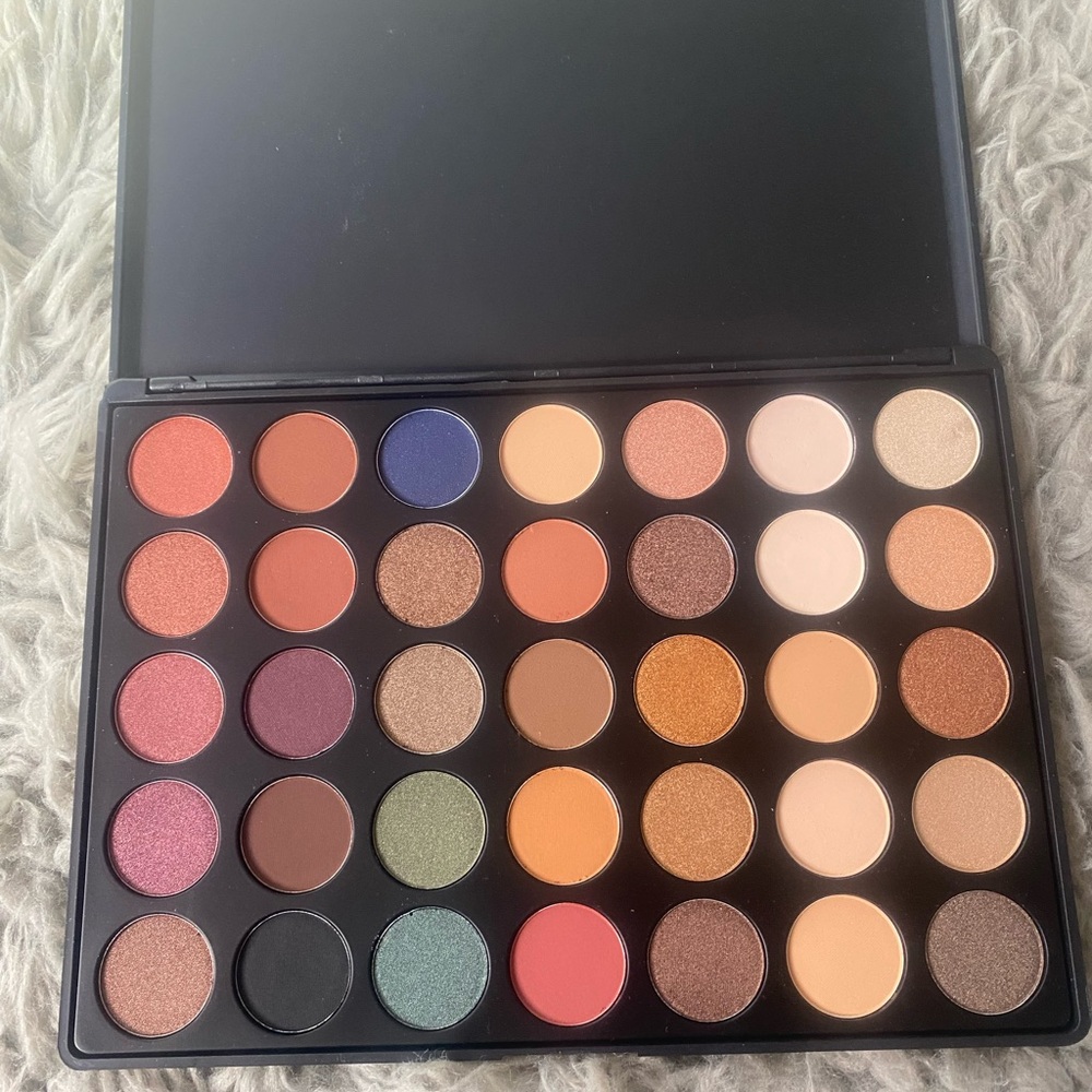 Professional Eyeshadow Palette - Multi-Color Kara Beauty 35 shades